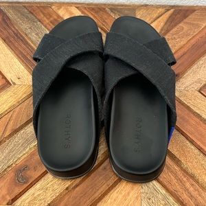 Rothy’s The Weekend Slide in black size 7.5.